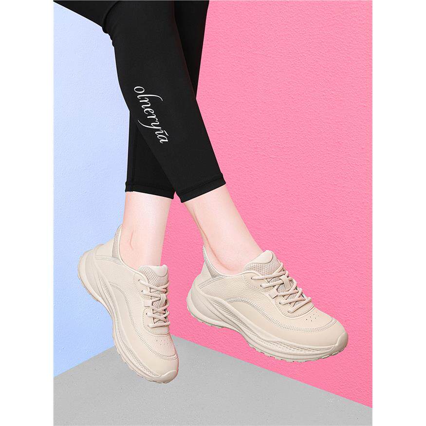 米色休闲运动鞋女款2026新款春季百搭软底轻便舒适中年妈妈跑步鞋