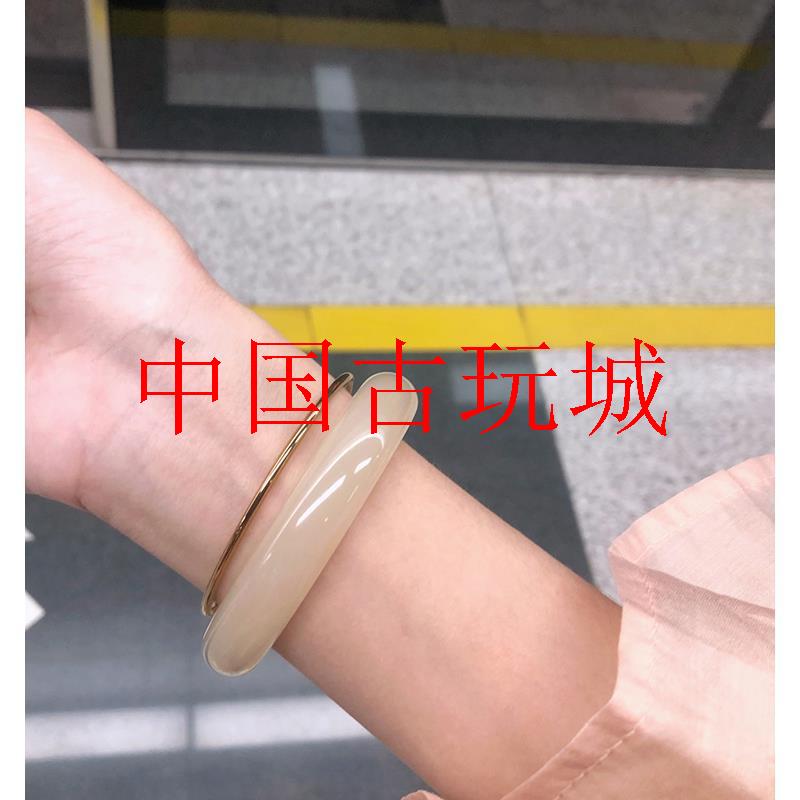 收藏级新疆和田玉藕粉手镯籽料