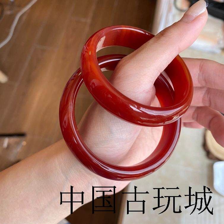 高端红玛瑙女款玉镯子原色樱桃红冰种玉髓精品首饰本命年扁条手镯