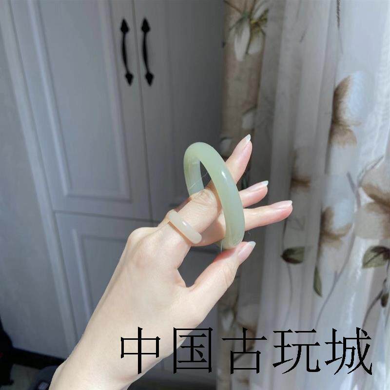 新疆和田玉色青玉手镯晴水女年轻款扁圆条玉石精选翡翠色贵妃玉镯