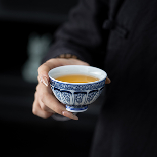 卷草纹禅定杯复古陶瓷功夫茶具主人杯青花瓷中式 叶屿 大号茶杯