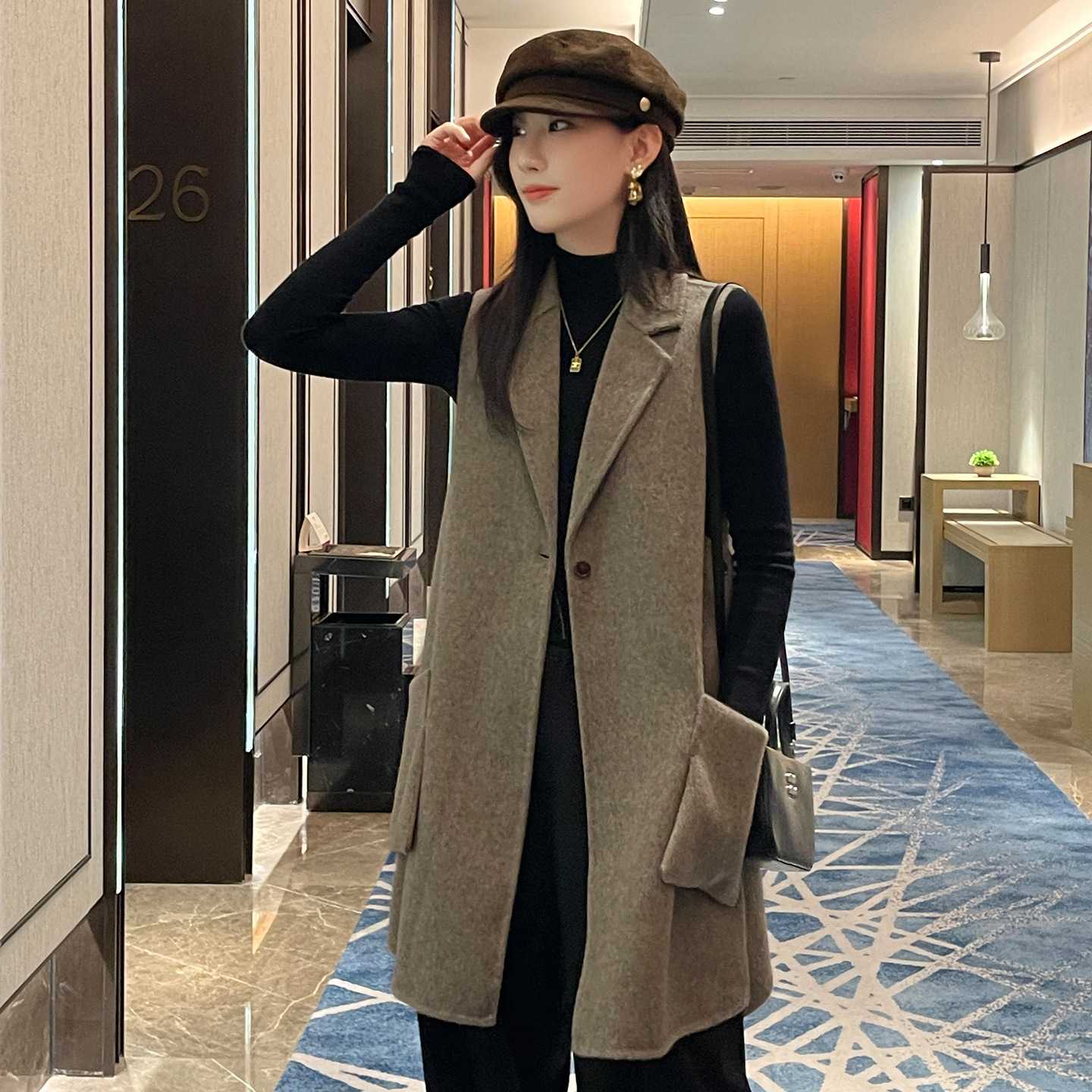 新款毛呢马甲女2026时尚气质女百搭开衫马夹外套潮中长款洋气外穿