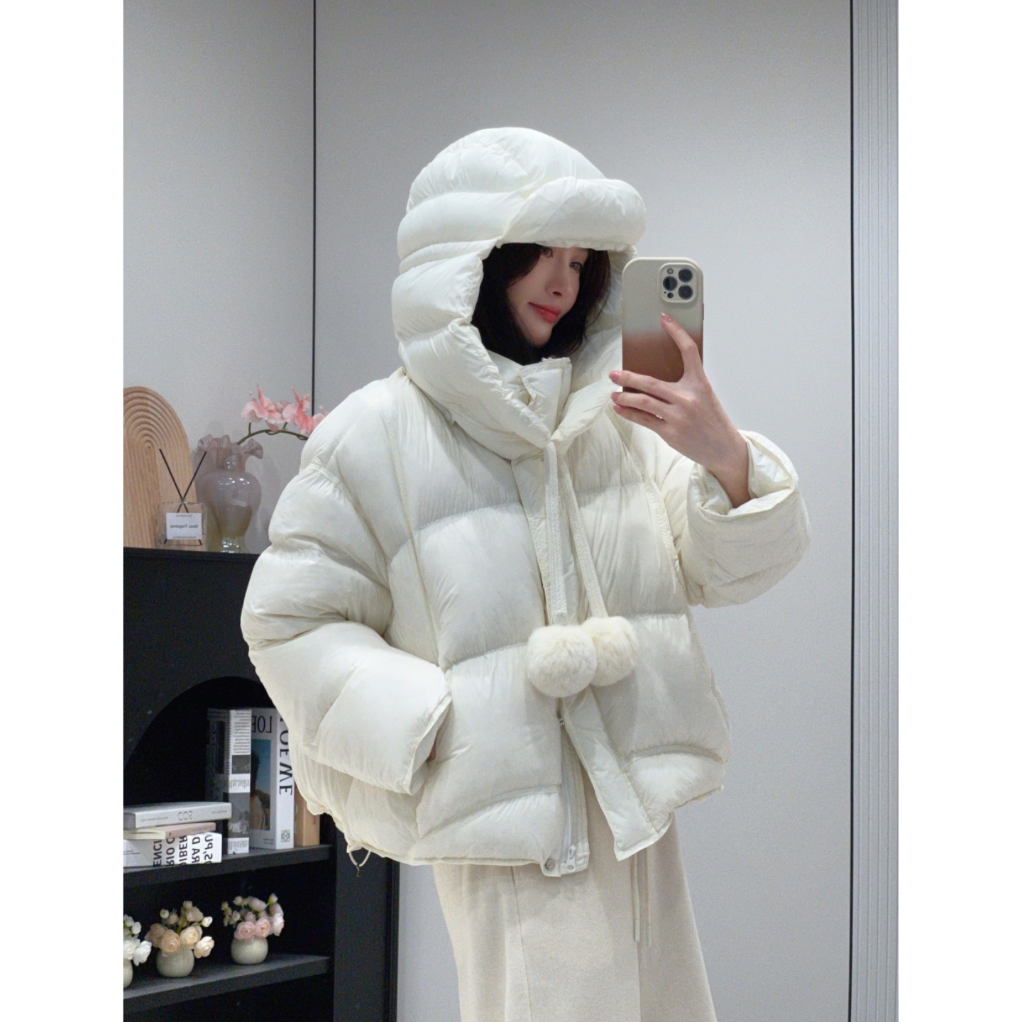 泡芙小奶球雷锋帽羽绒服女短款2025冬季新款超好看韩系白鸭绒外套