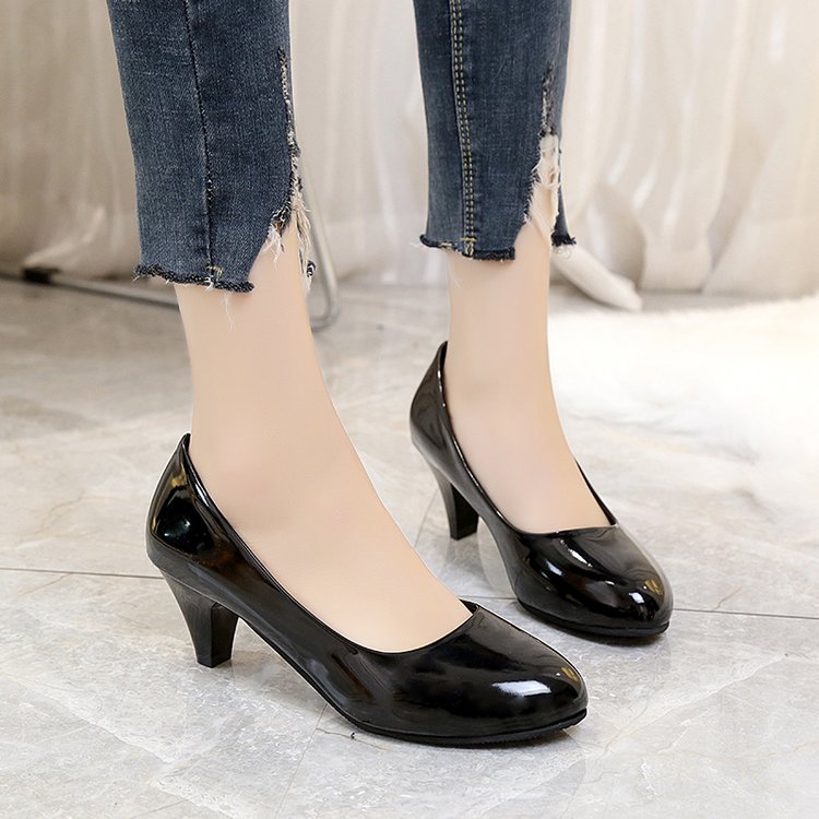 单鞋黑色浅口粗跟大码正装小皮鞋