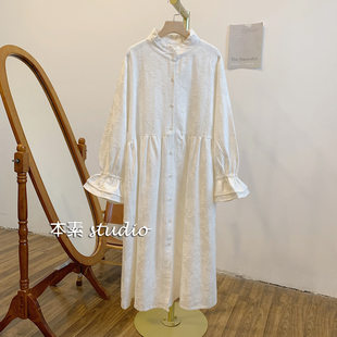 C1127暗纹提花全开扣木耳边立领连衣裙