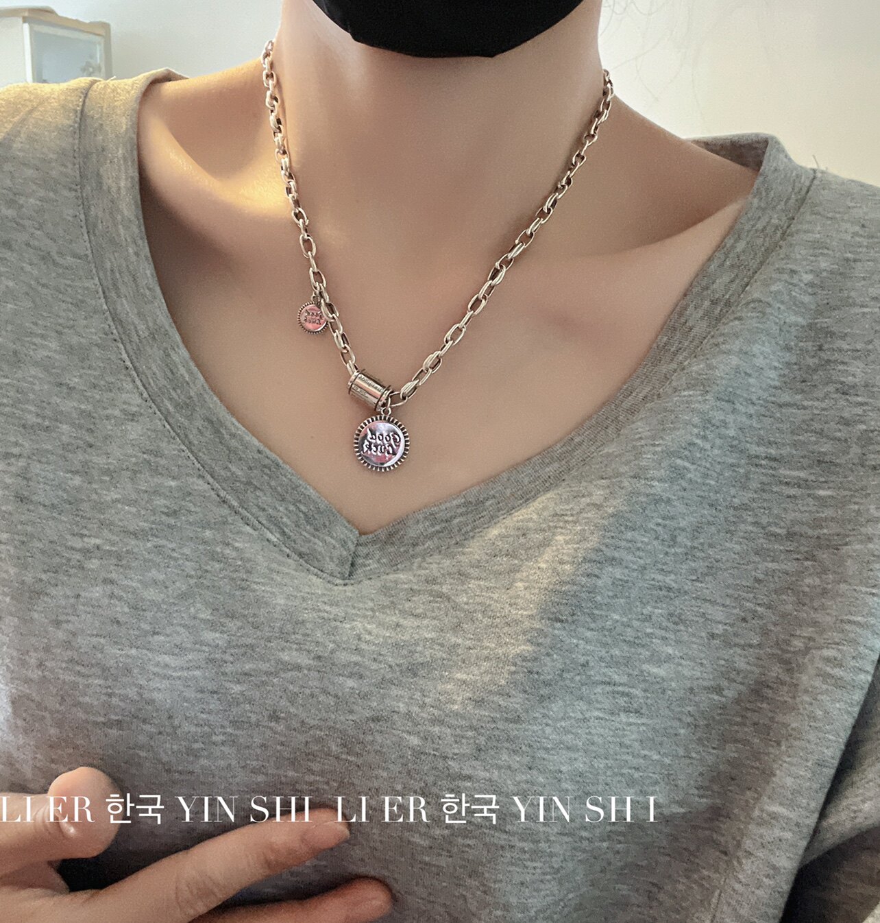 s925纯银圆牌项链女luck英文字母锁骨链网红ins小众设计个性时尚