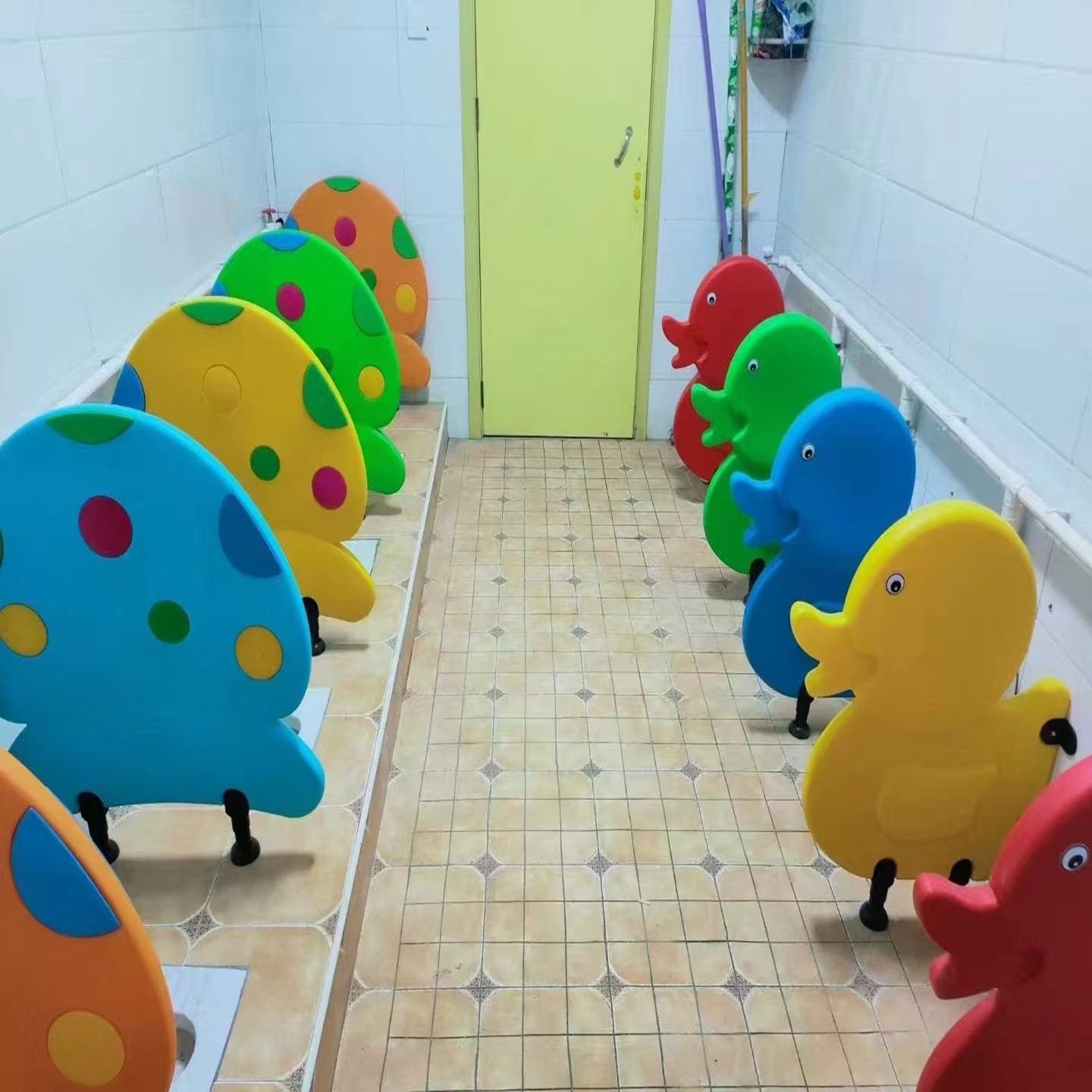 幼儿园洗手间挡板卡通塑料厕所隔板卫生间厕所隔断儿童蹲坑挡板