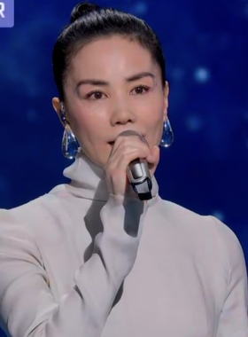 2026年春晚王菲同款透明水滴耳环高级感轻奢耳坠夸张小众网红耳饰