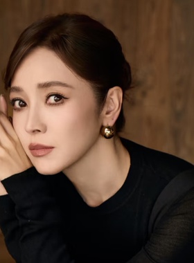 侯佩岑宋慧乔同款F字母耳钉2025年秋冬高级感小众设计通勤耳环