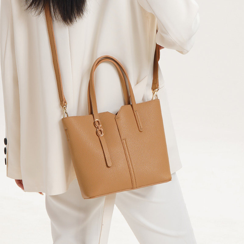 新款精致简约大容量日常出行通勤百搭手提水桶包质感时尚斜挎包