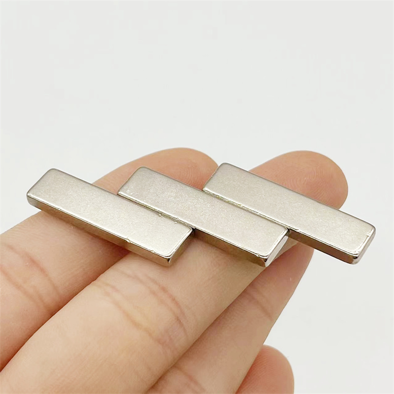 强磁铁30*8*2MM长方形稀土永磁王N52钕铁硼长方形强磁铁30X8X3mm