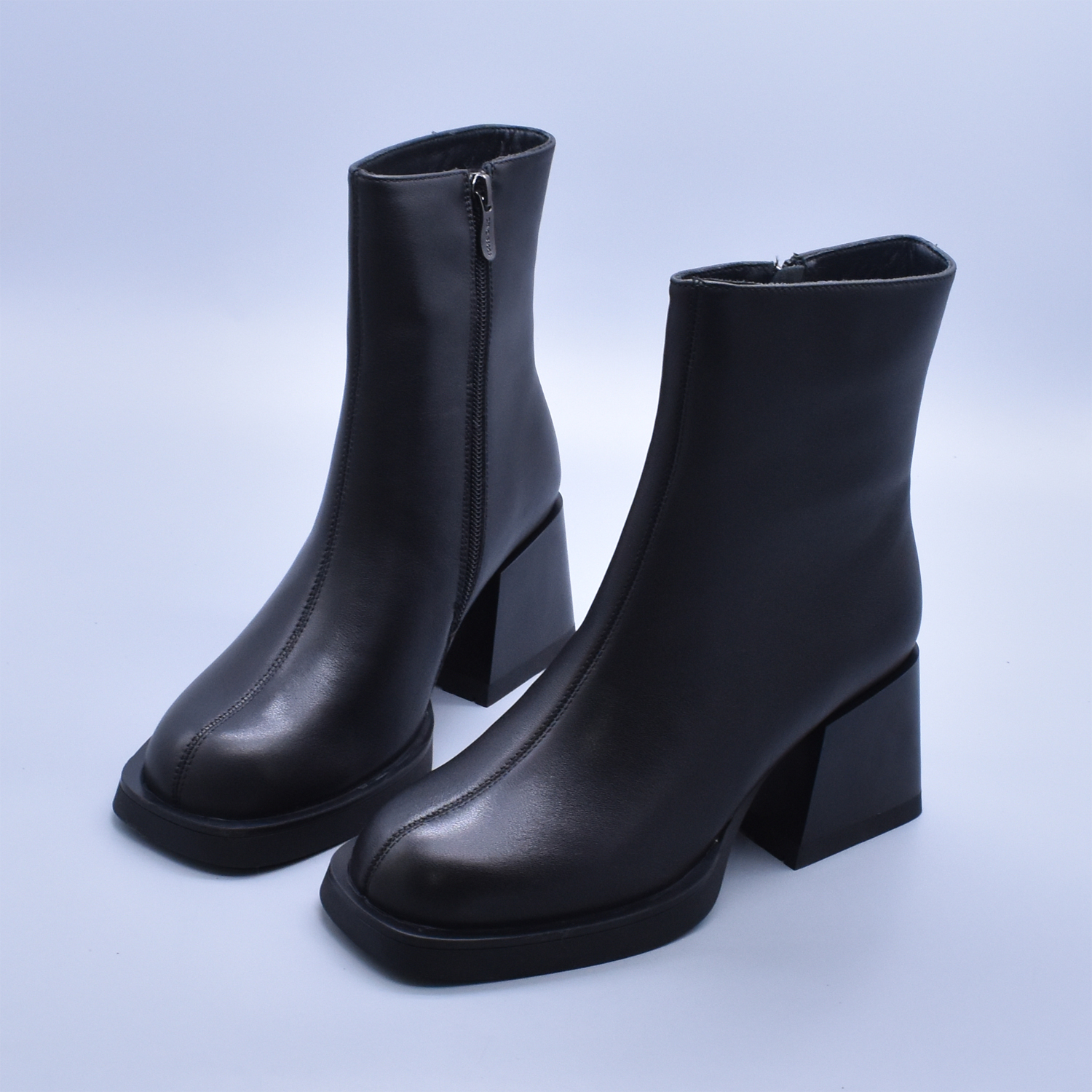 外单头层牛皮短靴瘦瘦靴圆头平口侧拉链休闲软底真皮休闲加绒裸靴