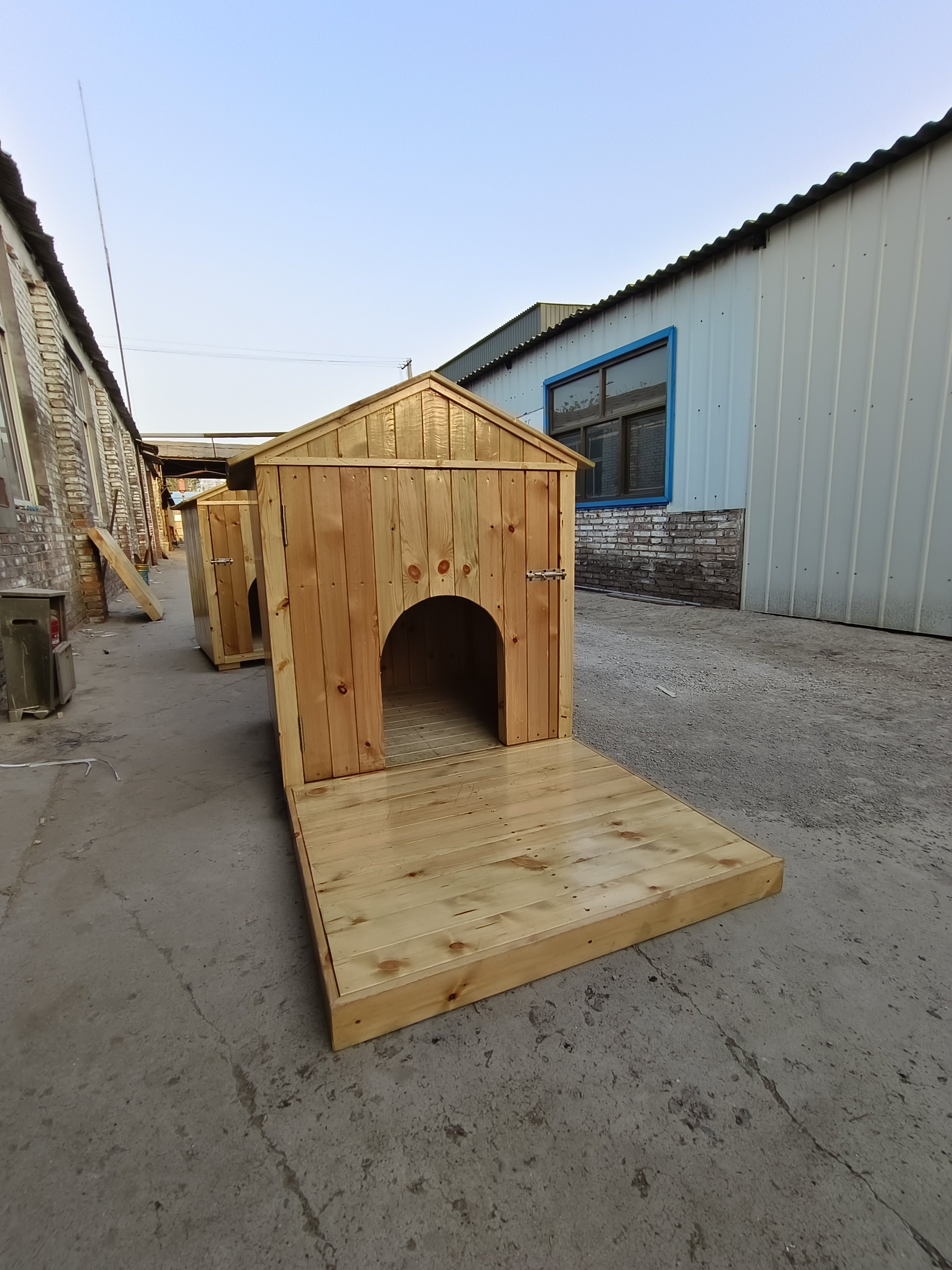 狗窝大型犬金毛博美定制石家庄地区免费测量设计安装室外狗窝图片