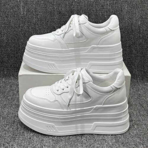 8CM增高欧货爆款真皮小白鞋女2026年新款欧洲站白色厚底松糕鞋子