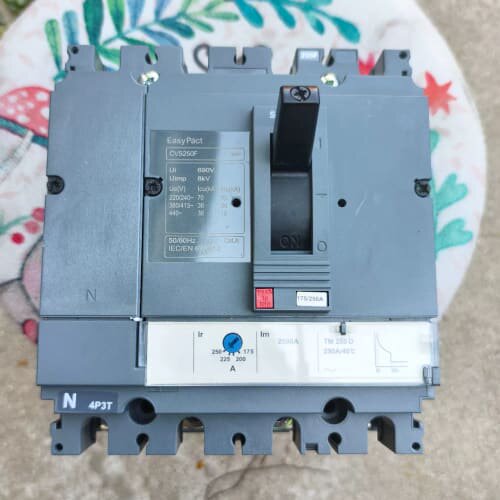 CVS250F塑壳断路器，525343，4P250(议价)