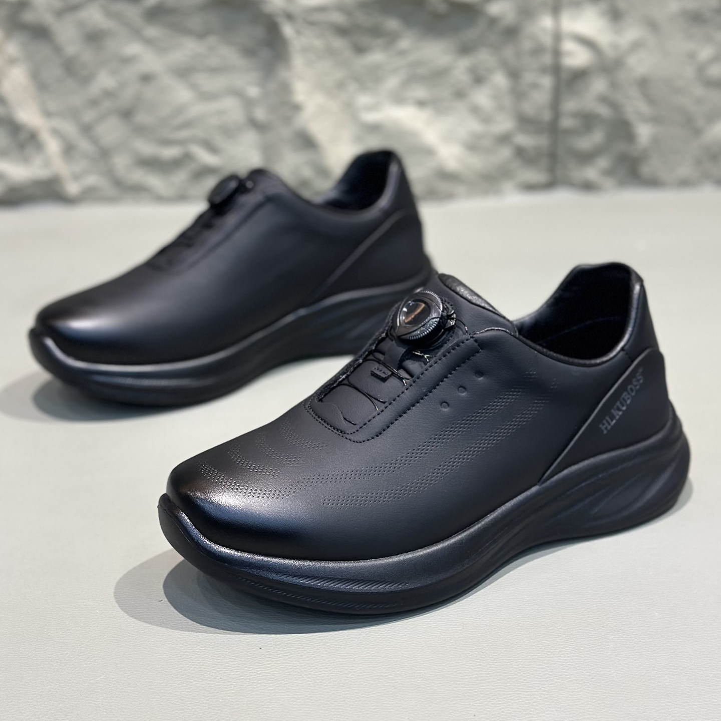 男鞋2026春秋新款真皮运动鞋软底防滑百搭商务休闲通勤户外男皮鞋