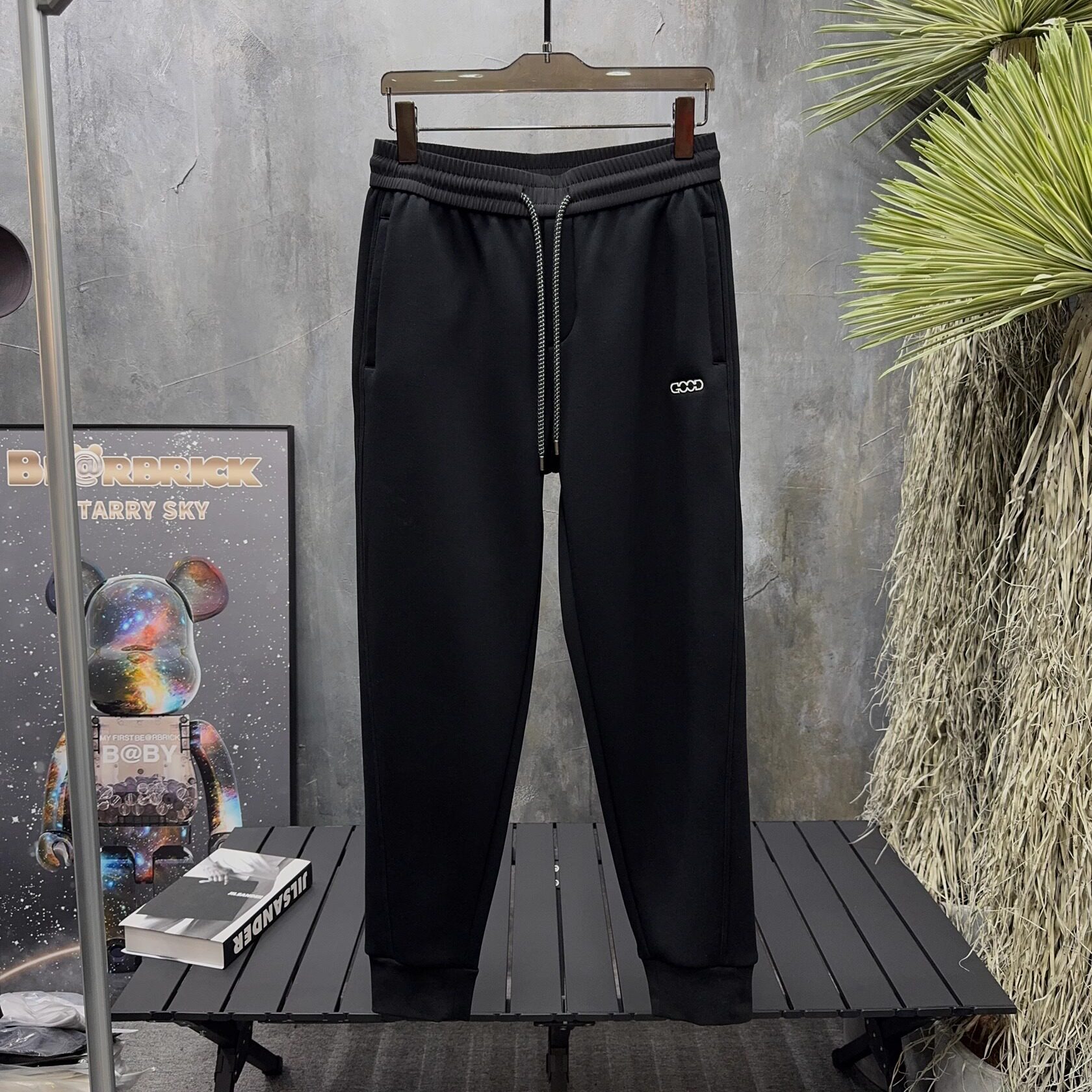 欧洲站冬款加厚加绒简欧个性刺绣小脚修身运动休闲卫裤时尚男装