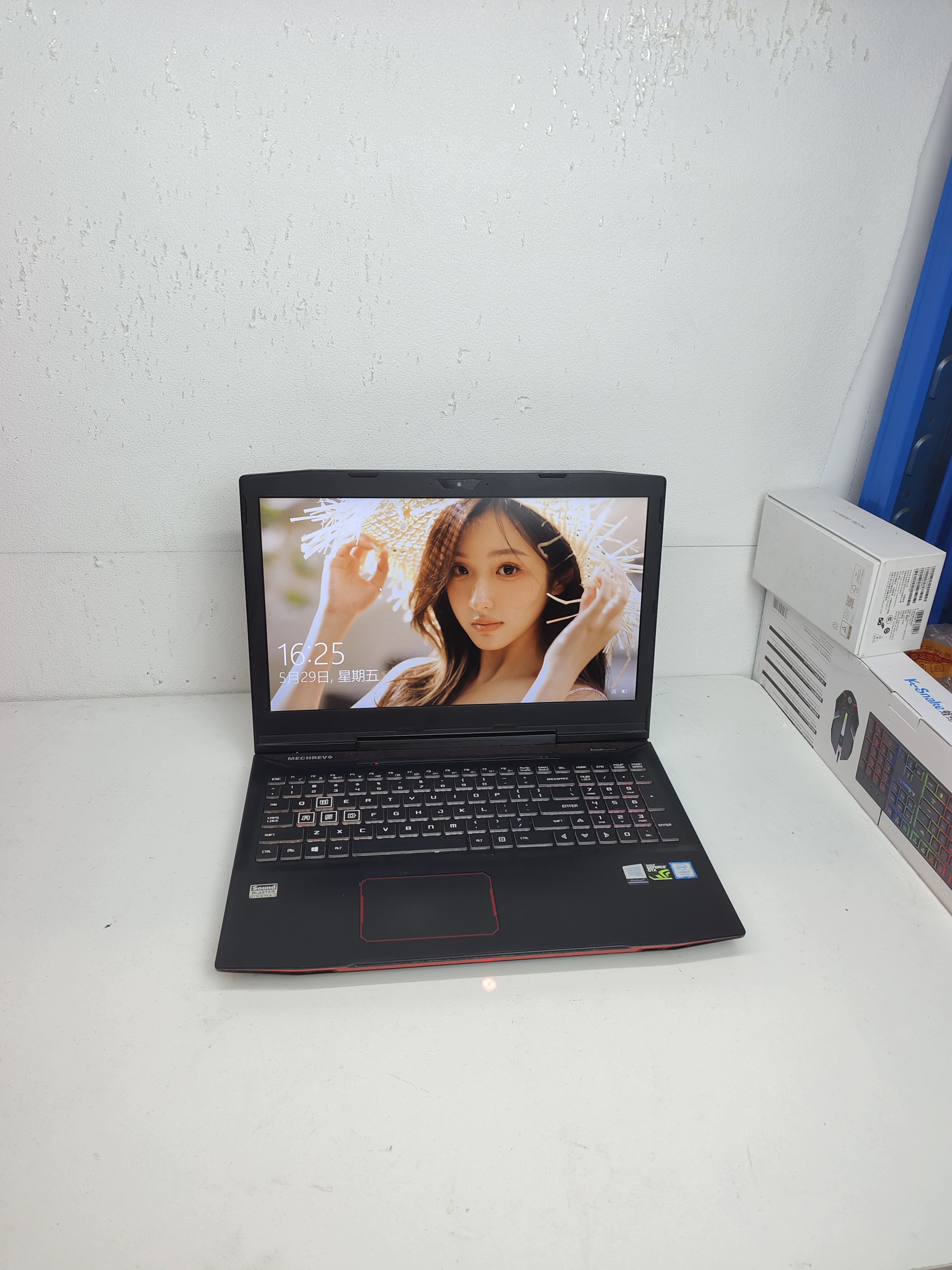 二手机械革命X1游戏本笔记本i7四核高性能处理器，搭载4G独立显卡