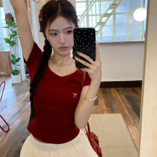 别致设计感刺绣口袋圆领短袖 显瘦小上衣 T恤女夏季 甜辣妹正肩修身