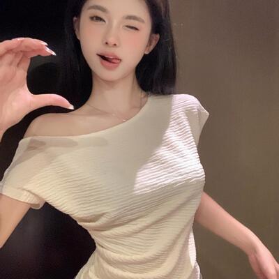 法式甜美小心机斜肩短袖T恤女夏季2024新款褶皱修身显瘦短款上衣