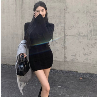 性感半高领长袖包臀裙女2026新款黑色修身收腰打底连衣裙高级感