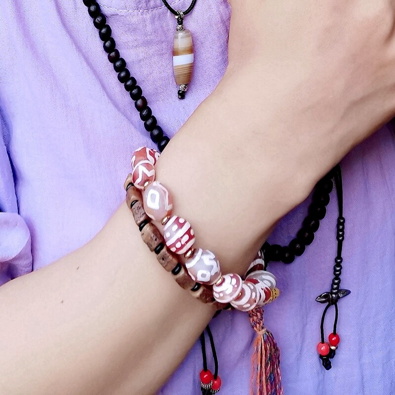 45527西亚千年蚀花红玉髓旁系老天珠多宝图腾手串 古董珠宝配饰文