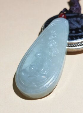 12871   新疆和田玉冰油料梅花挂件｜冰润脂滑的风雅臻品