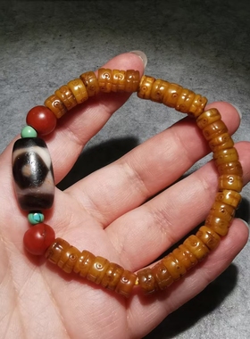 13799  藏传老沁朱砂玛瑙三眼天珠配保山南红点咒牛骨手串