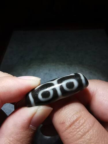 9381-2藏传老四眼天珠Xizang Pure Old Four-Eye Vajra Dzi Bead