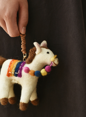 进口高品质彩色白马挂件立体卡通生肖马车挂马年包挂少女挂饰小众