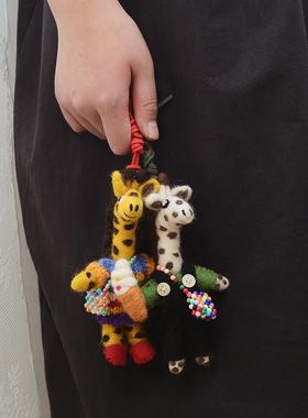 尼泊尔进口羊毛毡挂件情侣长颈鹿包包挂饰卡通公仔车挂礼物手工女
