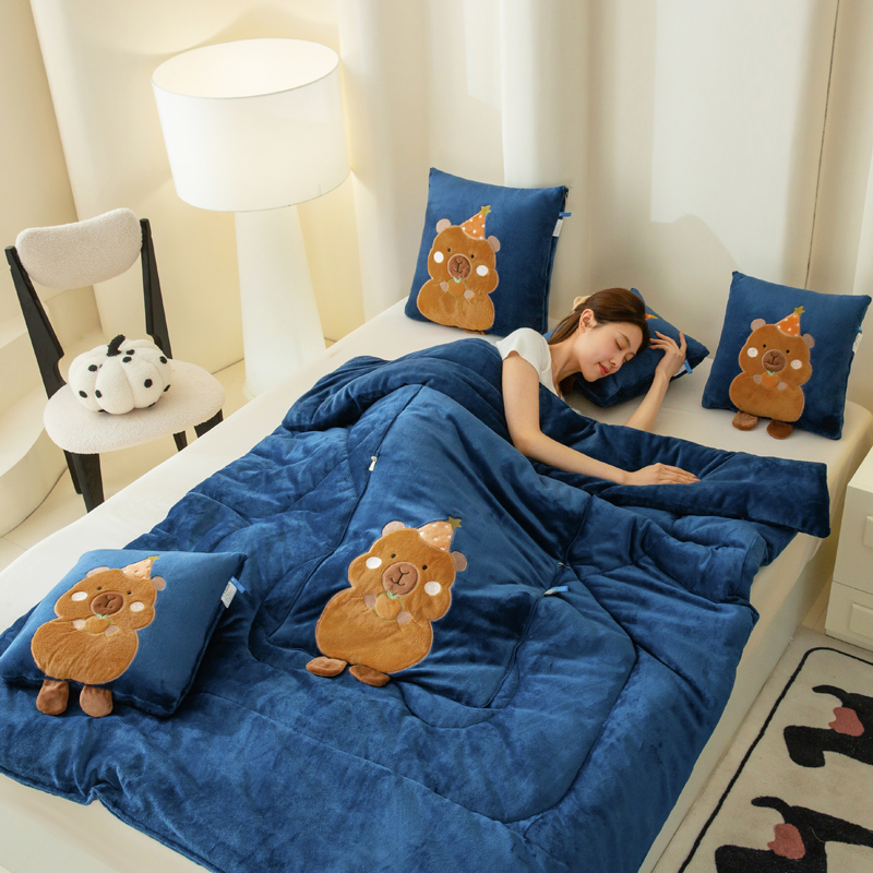 新款冬季卡通牛奶绒抱枕被