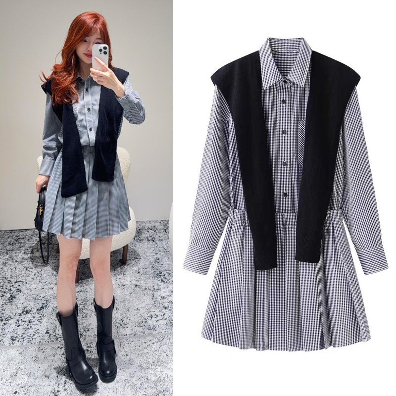 连衣裙两件套2026春季新款针织披肩高腰拼接蓝色格纹百褶衬衫裙女