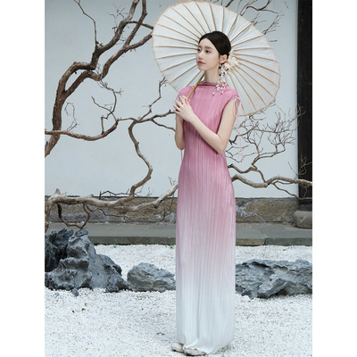 浪漫国风褶皱粉色渐变长裙