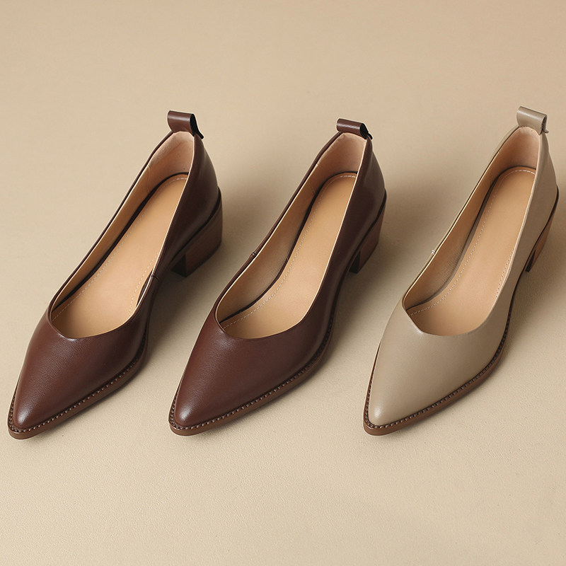 大码女鞋41—43复古尖头粗跟真皮单鞋中跟浅口百搭通勤工作小皮鞋