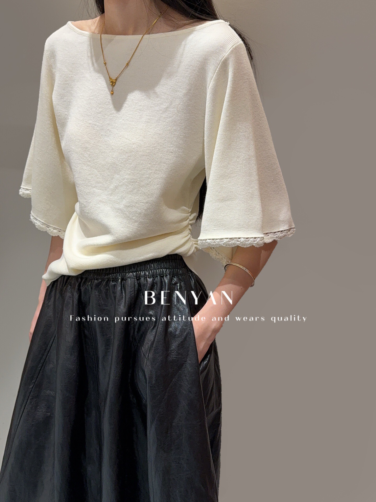 benyan本言秋季2026新款慵懒风一字肩花边袖褶皱收腰显瘦针织衫女图片