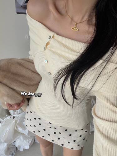 weme纯欲风一字肩翻领羊毛针织衫女秋冬2026新款修身显瘦露肩上衣