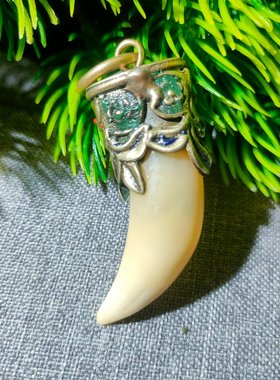 钛钢树脂狼牙吊坠 个性霸气复古衣服毛衣配饰时尚文玩牙骨角