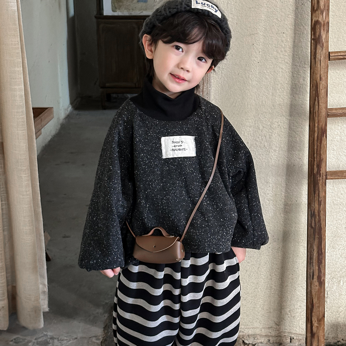 童卫衣森系男女童秋冬季高领贴标