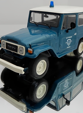 DeAgostini汽车模型合金比例1/43丰田巡洋舰1970年代警车蓝身白顶
