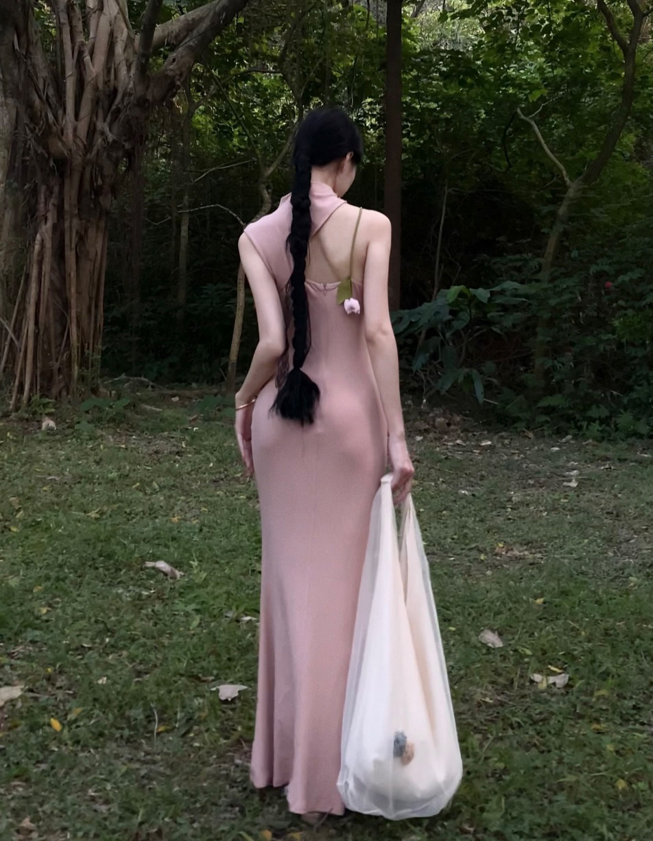 病溃的月季| 仙楊Vincent Yang 烟熏粉弹力棉女士连衣裙