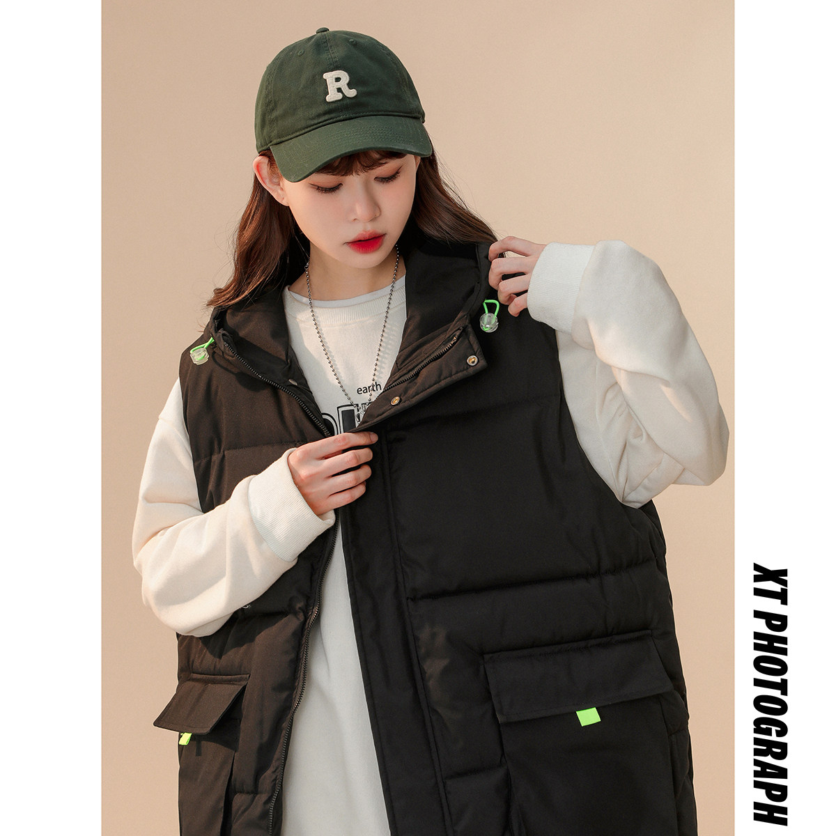 2024冬季中性風(fēng)新款大口袋連帽可拆卸棉馬夾黑色MJ13-P75控108，女裝馬甲，電商B237