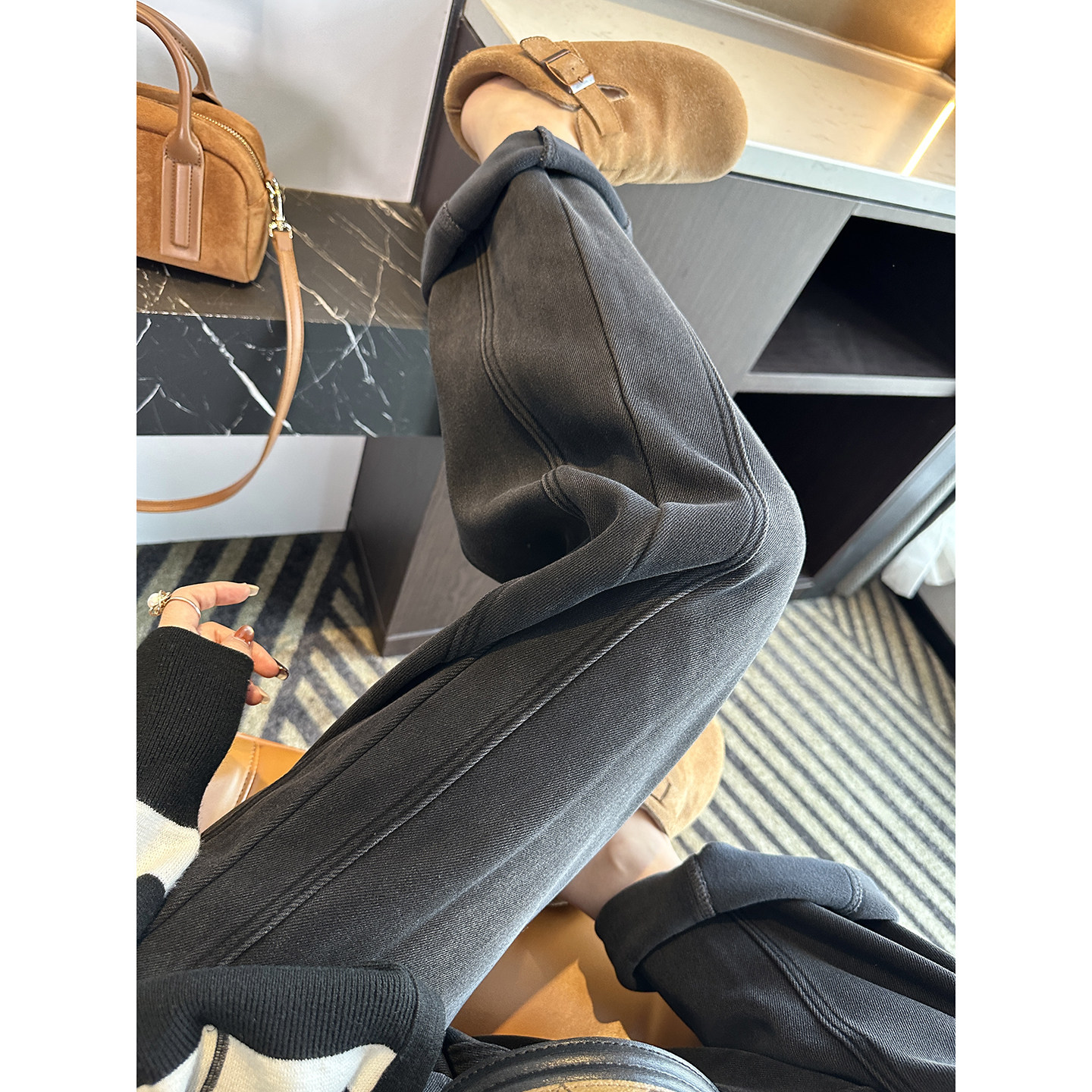 修饰完美腿型！~黑灰色弯刀牛仔裤女2025冬新款加厚绒宽松阔腿裤,女装/女士精品,牛仔裤,淘宝优惠券,粉丝福利购,淘宝优惠卷