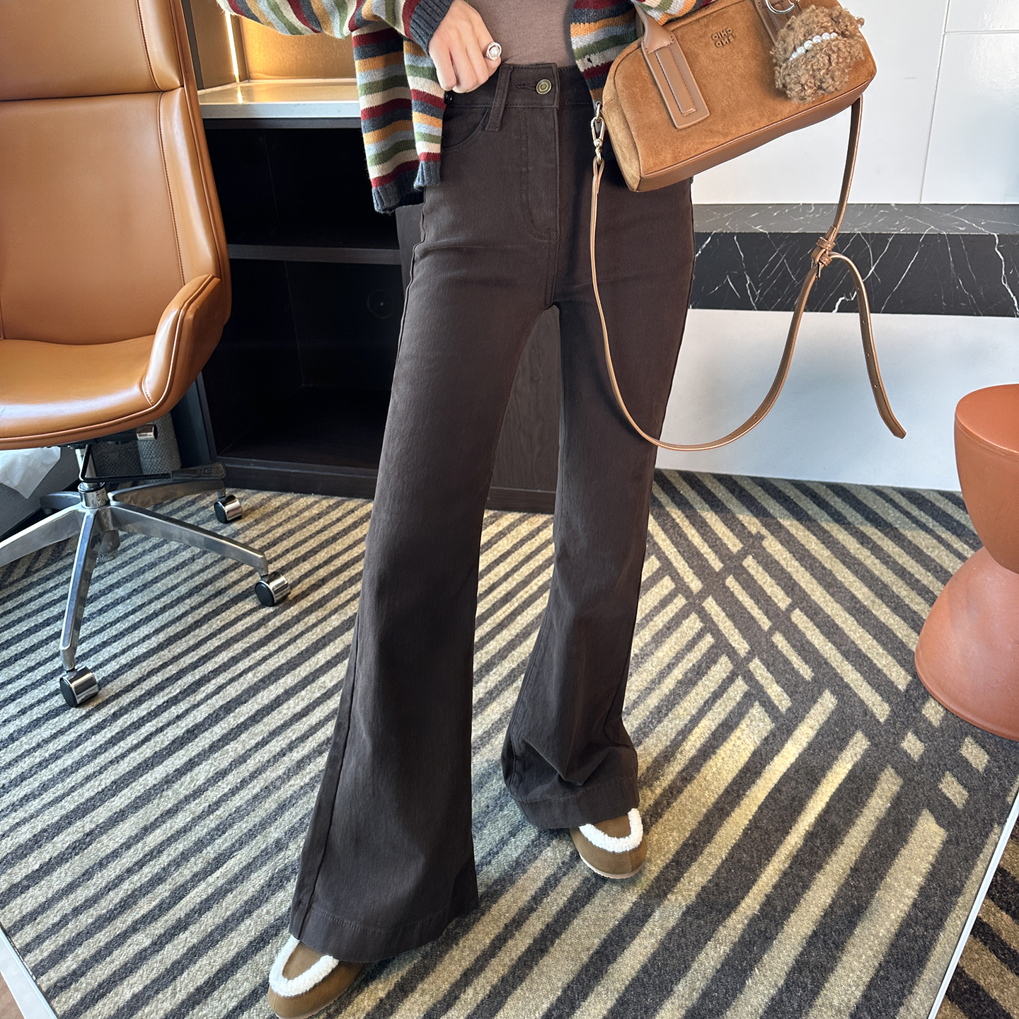 美拉德色系！~咖色加绒喇叭牛仔裤女新款秋冬修身显瘦微喇长裤子