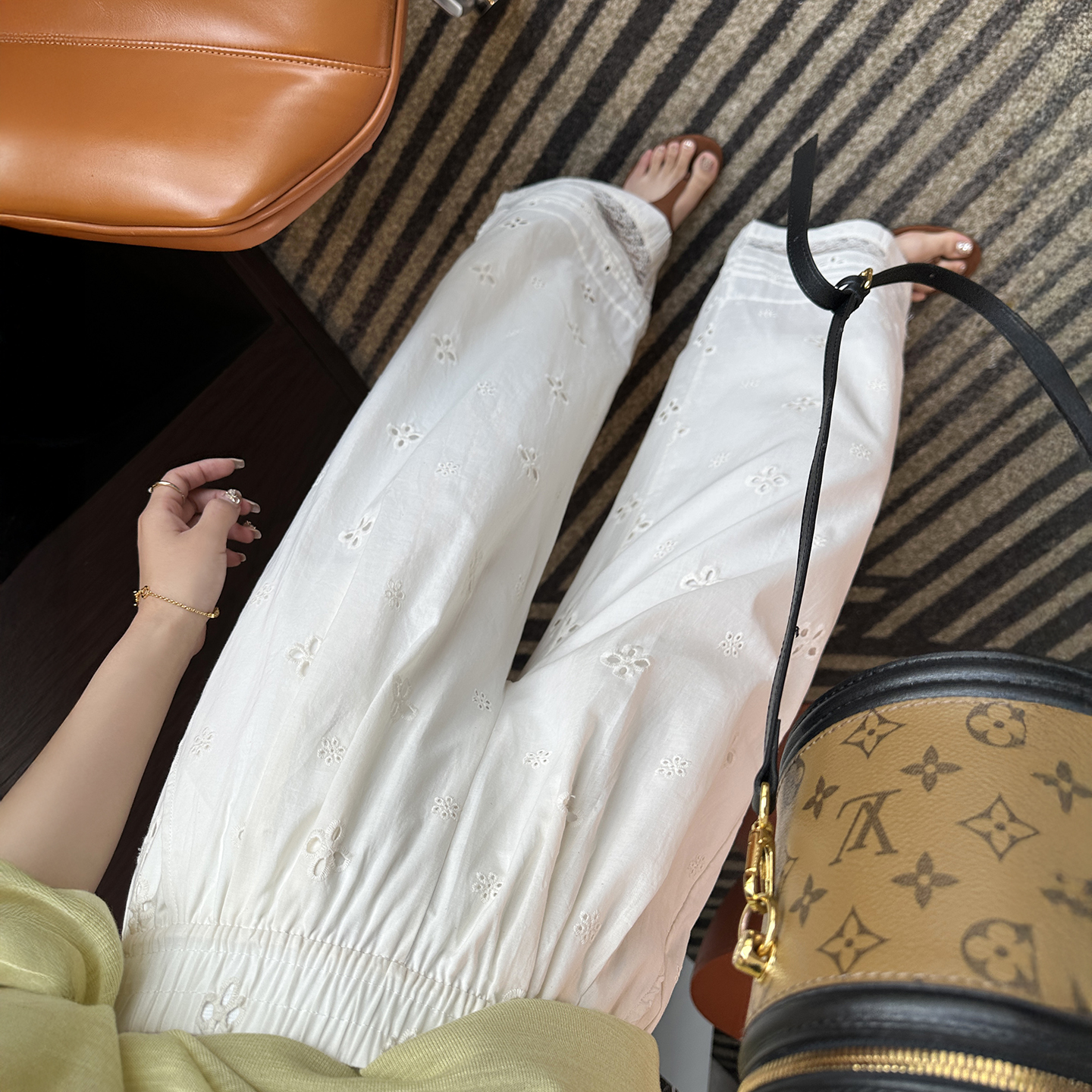 狠狠美到了~！蕾丝镂空休闲裤女