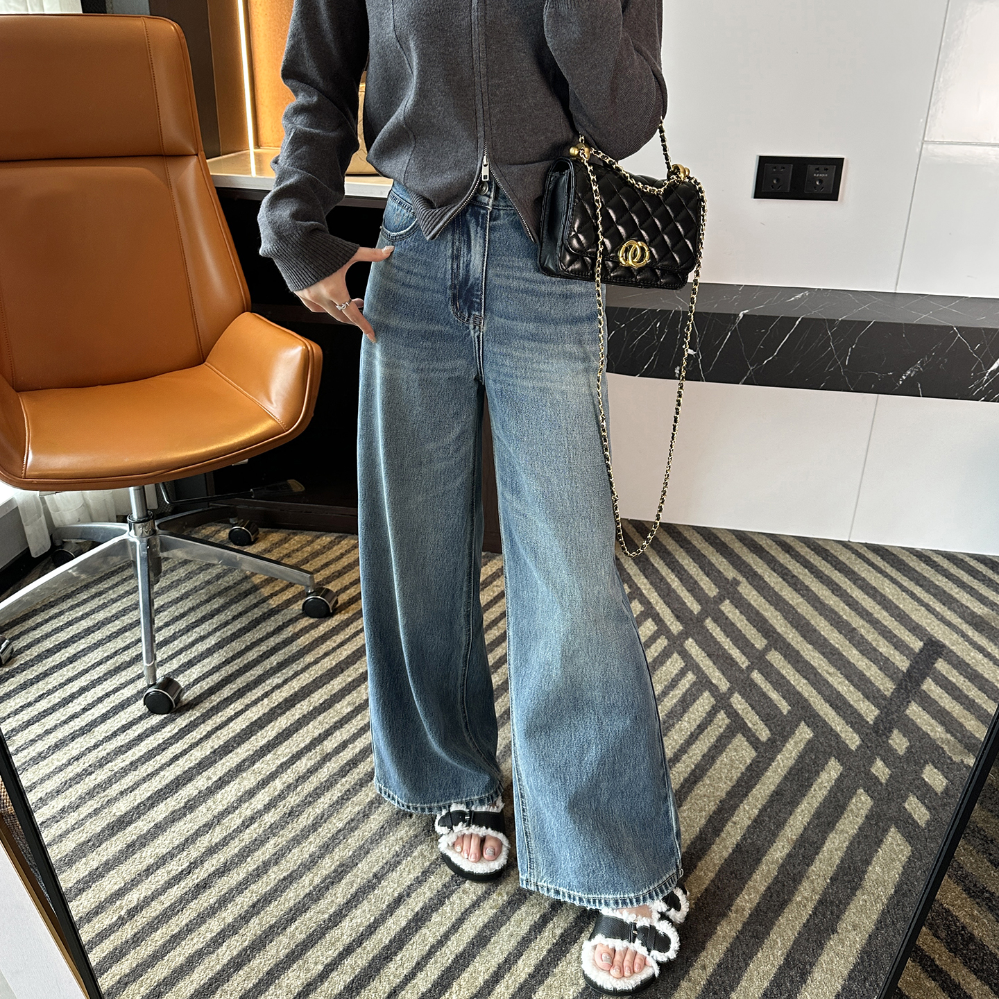 出街焦点！猫须水洗阔腿牛仔裤女