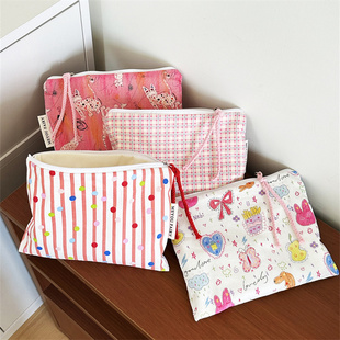 ins小众便携化妆包小清新甜美布艺收纳袋笔袋粉刷包补妆袋证件袋