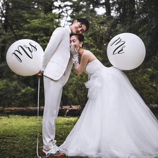 影楼森系摄影道具创意旅拍婚纱照外景婚礼拍照浪漫Mr Mrs气球装饰