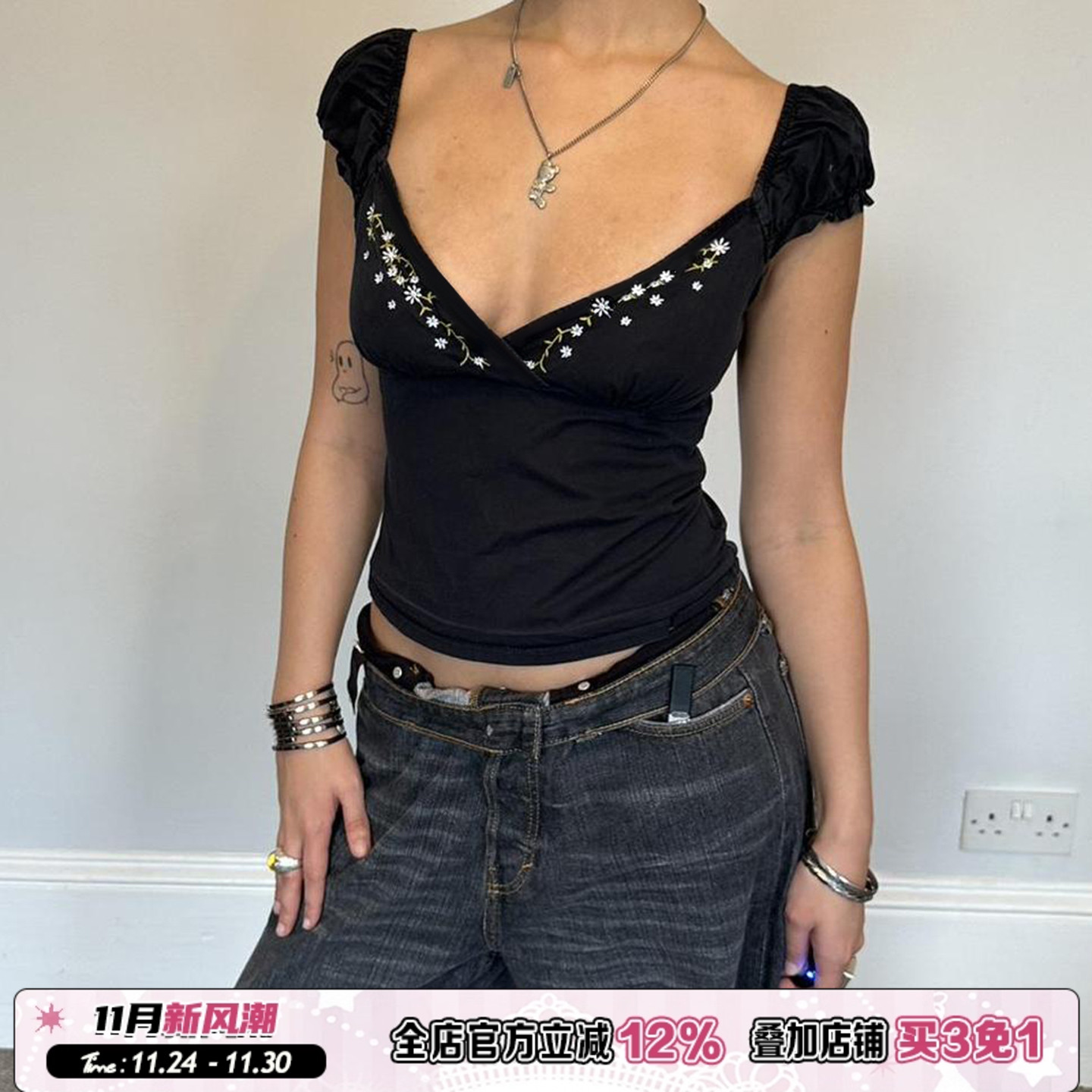 小碎花刺绣深V领低胸性感T恤女夏