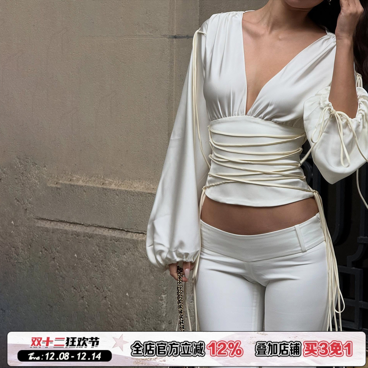 白色深V绑带束腰灯笼袖T恤女